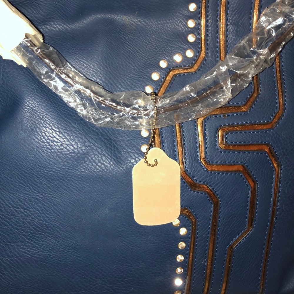 Handbag - Picture 2 of 8